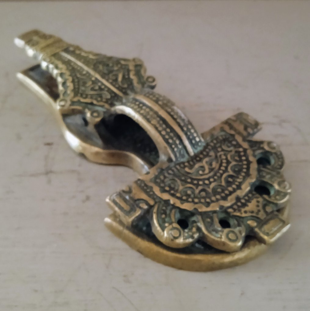 Max Le Verrier (1891-1973) - 浮雕, Pince à Courrier Fibule Mérovingienne Réf : 221 - 14.5 cm - 铜绿青铜 #1.0