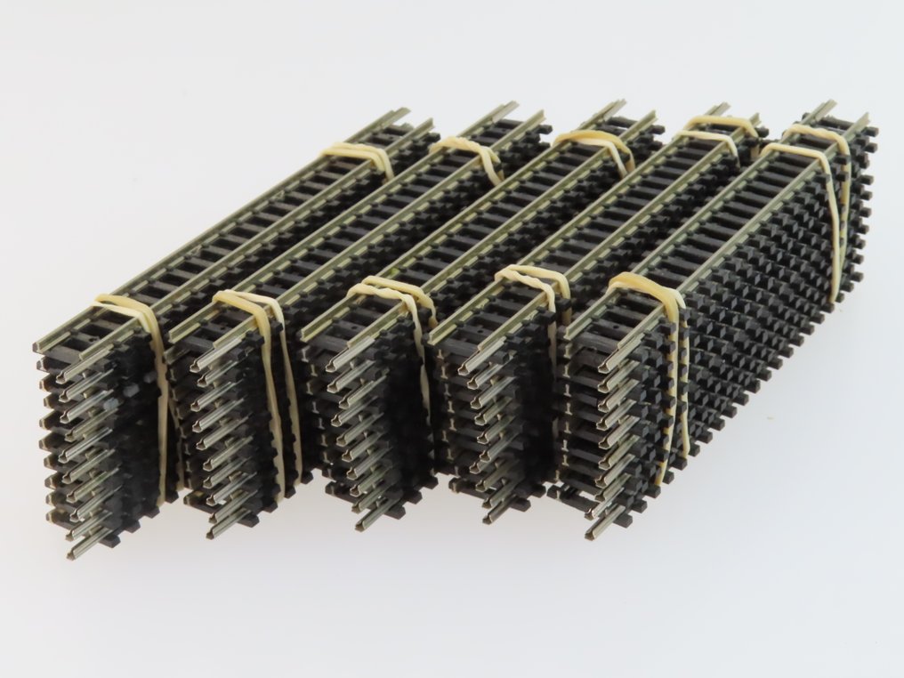 Minitrix N - 4904 - Voie ferrée pour trains miniatures (50) - Ensemble de 50 pièces de rails avec sections droites, en nickel/métal. #4.3