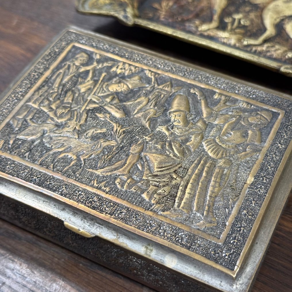 Bez ceny minimalnej
- Pudełko na papierosy (2) - Brązowy, Posrebrzany #2.1