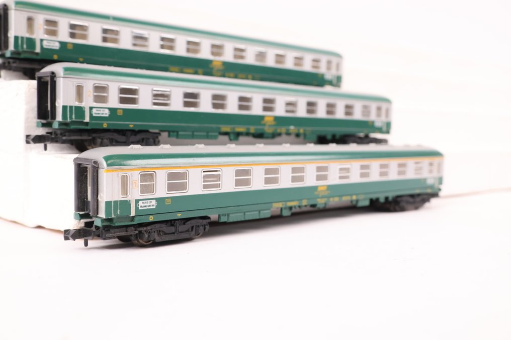 Fleischmann N轨 - 模型火车客运车厢 (3) - 三节客车车厢，一等和二等 - SNCF #1.0