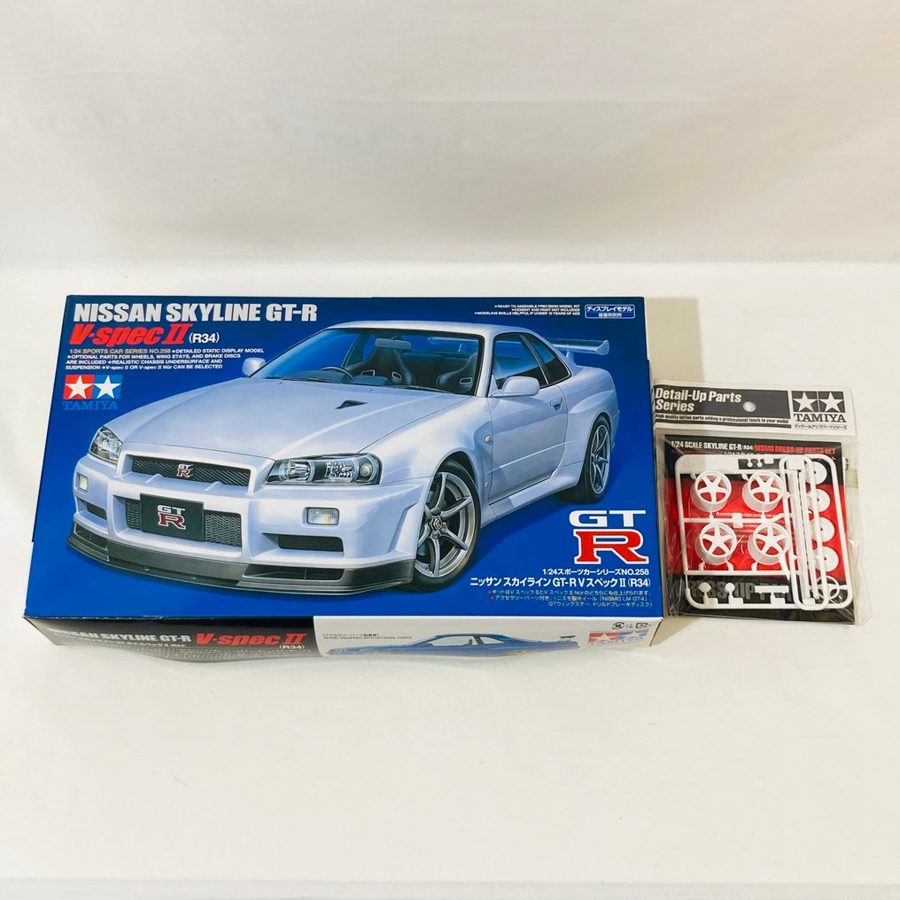 Tamiya 1:24 - Modell-kit (2) - Nissan Skyline GT-R V-spec II (R34) - 24258 Vintage 2002, 1/24 SKALA SKYLINE GT-R (R34) NISMO DELAR FÖR STYLING #1.0