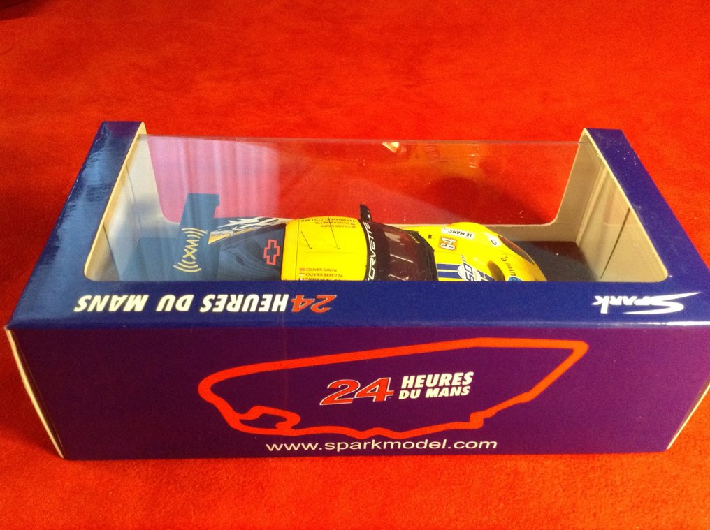Spark 1:43 - Model race car - ref. #S2580 Corvette C6 ZR1 GT2 Corvette Racing "Compuware" Le Mans 2010 #64 Gavin/Collard/Beretta - Excellent quality - limited edition - hard to find today. #4.3
