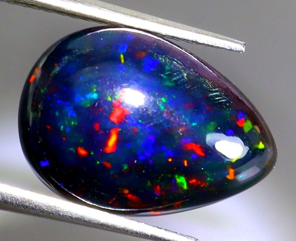 5,62 ct. - Genuine Black Opal with multicolored Rainbow flashes - No Reserve Price - Polished- 1.12 g #1.0