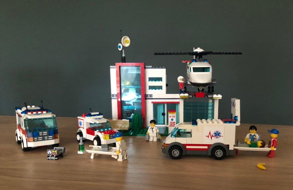 LEGO Set - City - LEGO City Hospital and Ambulances and Helicopter (Multiple Sets) #2.1