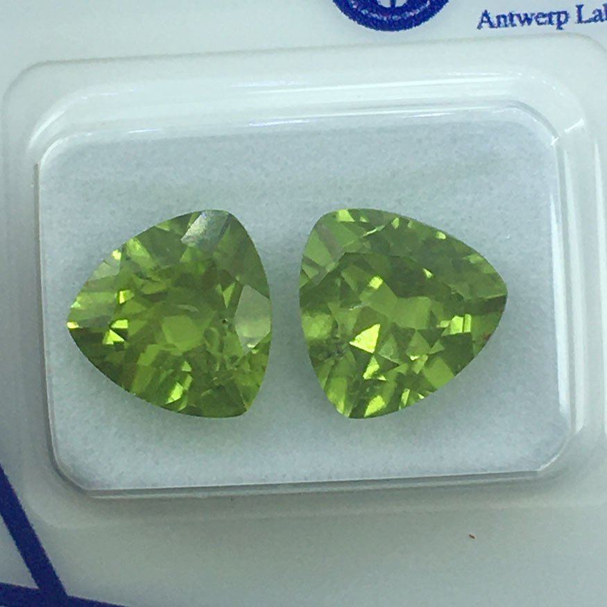 Ingen reservasjonspris - 2 pcs  Grønn Peridot  - 5.59 ct - Antwerpen laboratorium for edelsten testing (ALGT) - Naturlig peridot #4.3