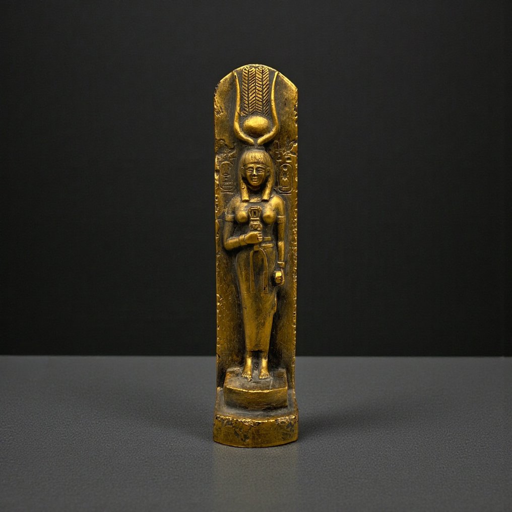 Réplicas do antigo Egito. Estátua da deusa Hathor segurando um Sistrum  (Sem preço de reserva) #1.0