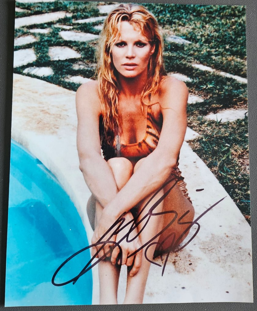 Kim Basinguer - James Bond 007 #4.3