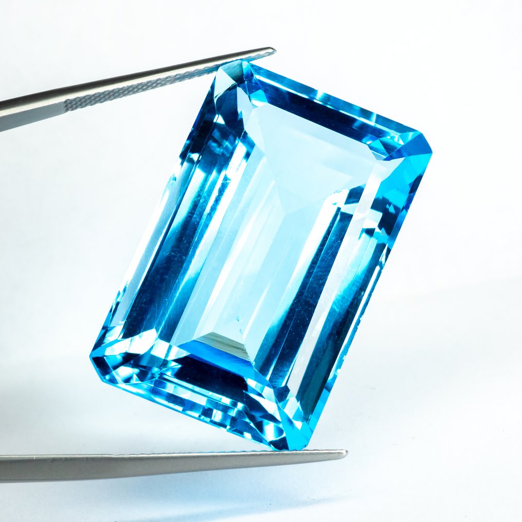 χωρίς τιμή ασφαλείας Τοπάζιο  - 81.92 ct - Gem Report Antwerp (GRA) - Έντονο 'Swiss' Μπλε #2.1