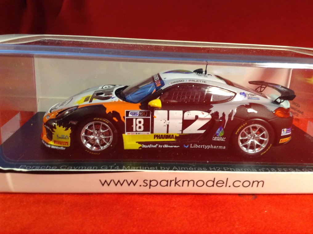 Spark 1:43 - Model samochodu wyścigowego - ref. #43KX002 Porsche Cayman GT4 FFSA GT "H2 Pharma" Martinet by Almeras Bros FFSA GT 2017 #18 - doskonała jakość - limitowana edycja - bardzo rzadkie - Promocyjny model H2 Pharma - numer #008 z #1.0