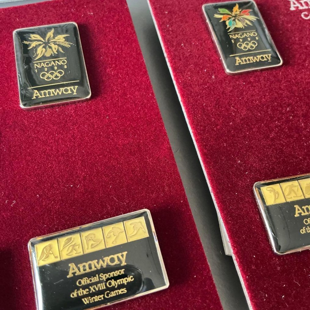 Crachá de alfinete Nagano Olympic Amway Collection – Pin Badge Set (2 Sets) with Original Boxes - Japão - Fim do século XIX #4.3