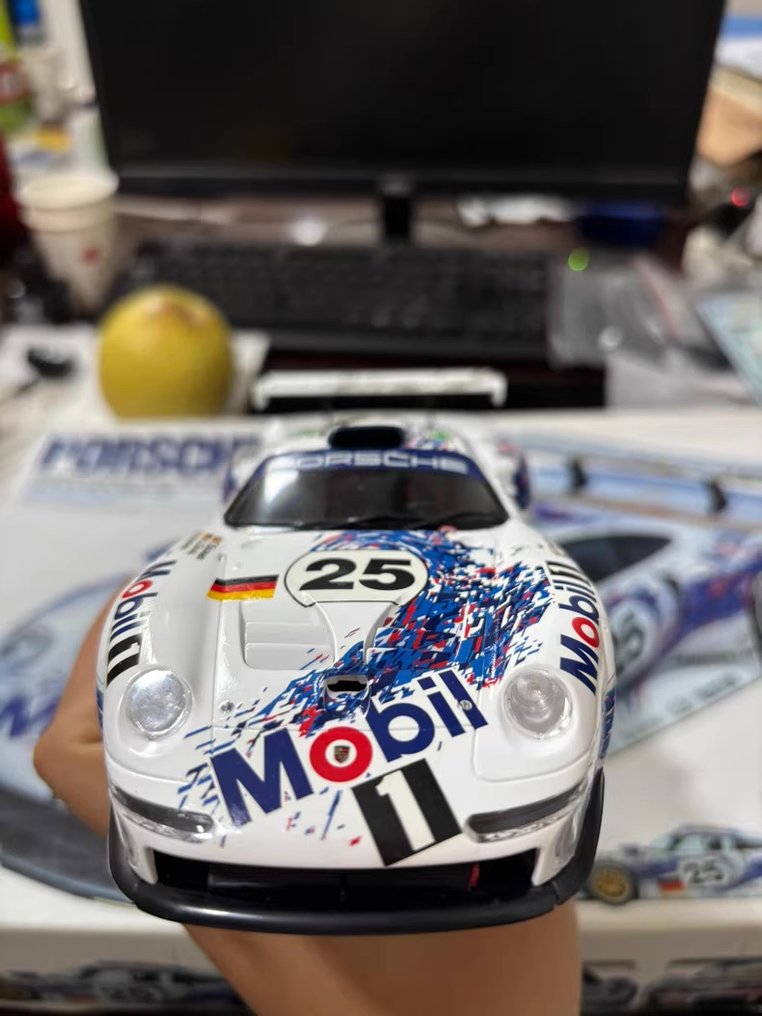 Tamiya 1:24 - Modellauto - Porsche 911 GT1 #2.1