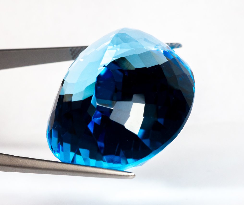 χωρίς τιμή ασφαλείας Τοπάζιο  - 87.21 ct - Gem Report Antwerp (GRA) - Έντονο 'Swiss' Μπλε #3.2