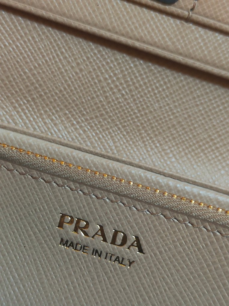 Prada - Lang tegnebog #2.1