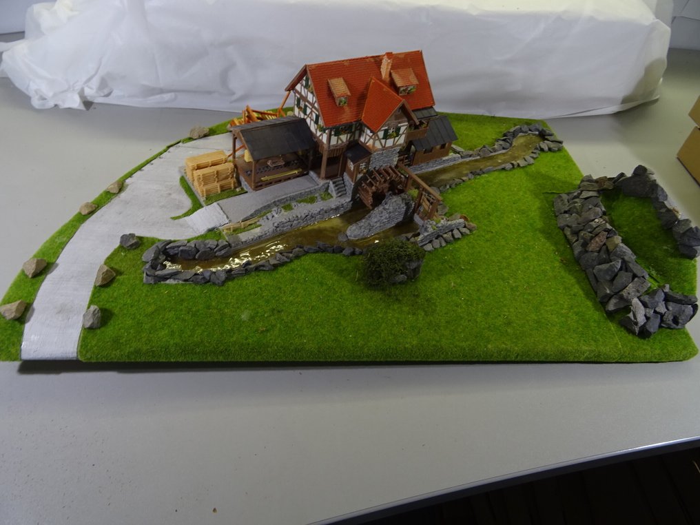 Vollmer H0 - Τοπίο τρένου μοντελισμού (1) - Εργοστάσιο ξυλείας με ηλεκτρικό υδροτροχό, κτίρια/σπίτια κ.ά. #1.0