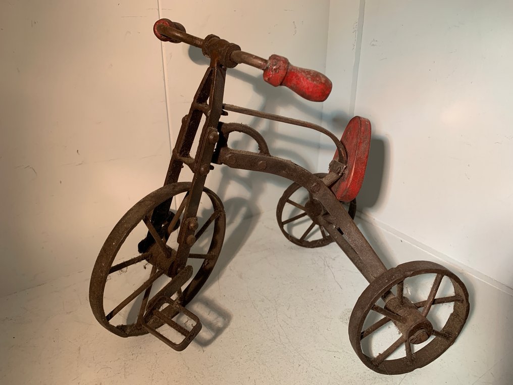 Antieke modelfiets (driewieler) Metaal met Hout - Bouwjaar +/- 1890/1900 - Modell kerékpár #2.1