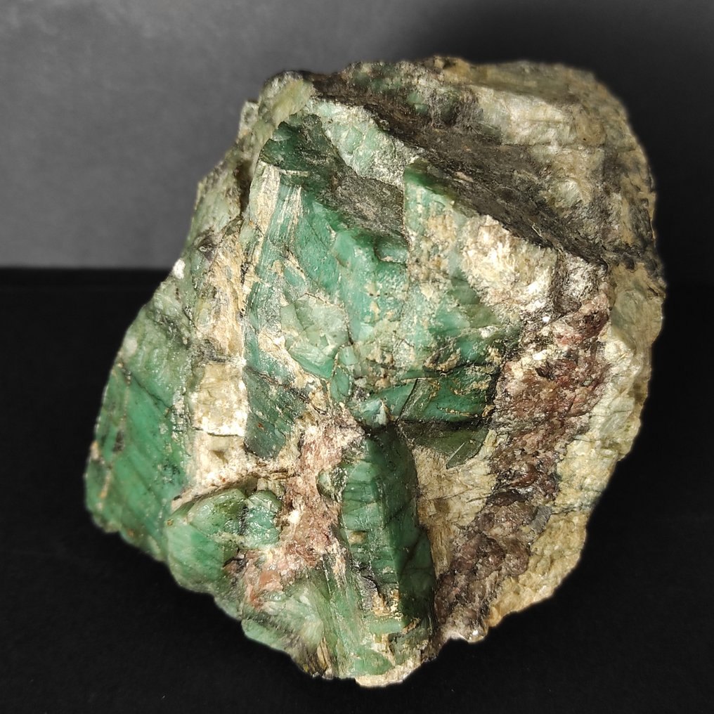 Smaragd Kristálymátrix - Magasság: 7 cm - Szélesség: 8 cm- 742 g - (1) #2.1