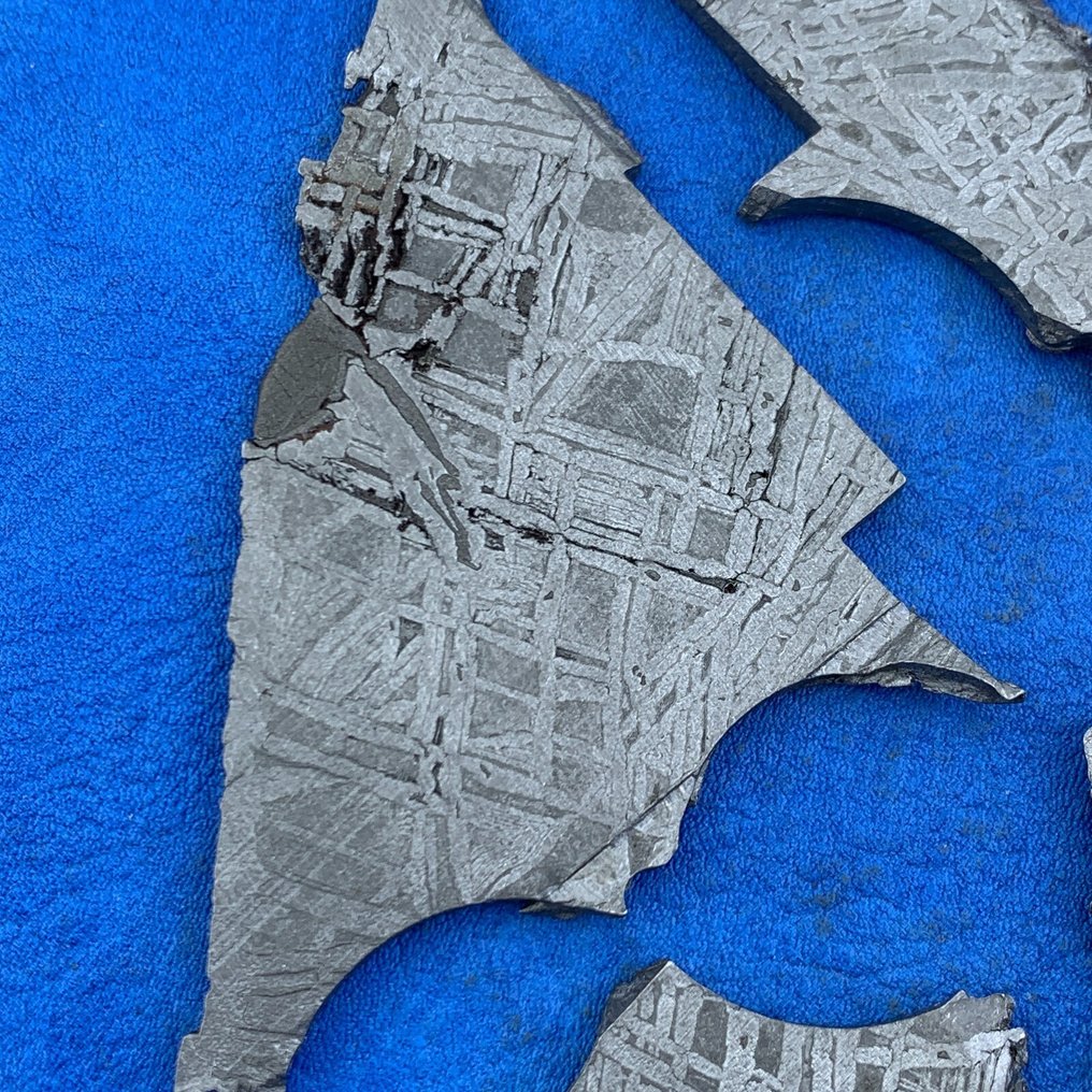 100,5 g av fragment av ren järnmeteorit från Aletai järn meteorit - 100.5 g - (4) #1.0