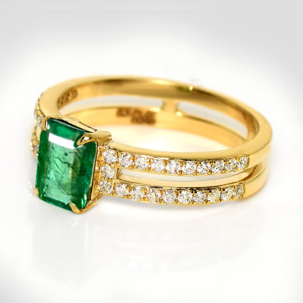 Ingen reservasjonspris - Ring - 14 karat IGI 1,01 ct ZAMBIA Intense Green, Gull - 1.33ct. tw. Smaragd - Diamant #2.1