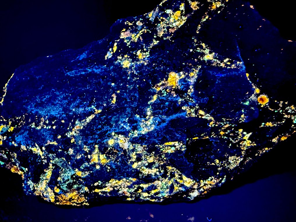 稀有且明亮的角银矿闪锌矿。无底价！ 螢光 - 高度: 9 cm - 闊度: 4.5 cm- 129 g #2.1