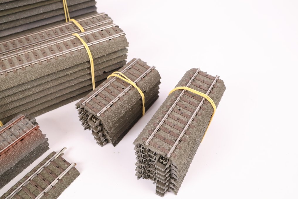Märklin H0 - 24130/24172/24188/Etc. - Model train tracks (107) - More than 100-piece package with C-Rails #2.1