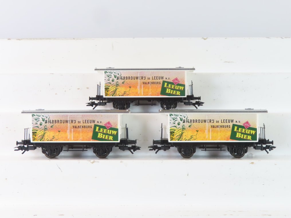 Märklin H0 - 48281.009 - Vagón de tren de mercancías a escala (3) - 3x vagón de mercancías cerrado de 2 ejes con impresión 'Leeuw Bier'. - NS #1.0