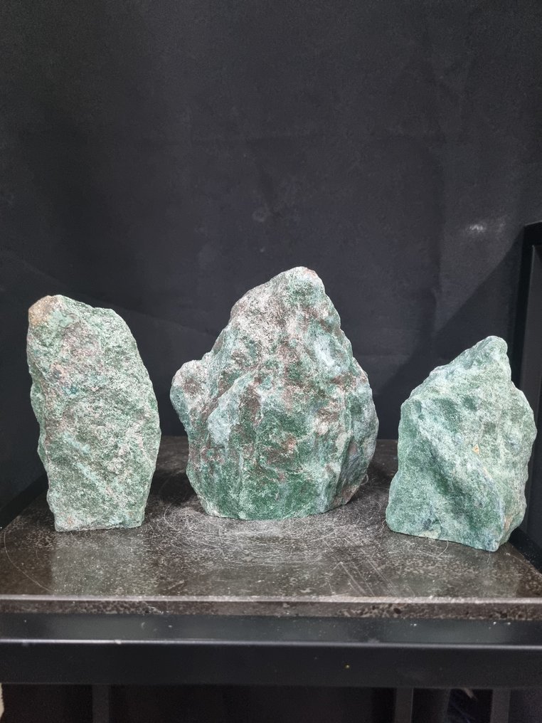 Conjunto de 3 esculturas de fucsita brillante - 14,3 - 21 cm Forma libre- 1455 g #1.0