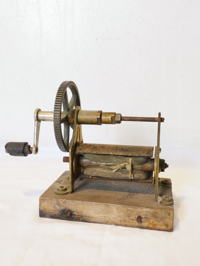 Βιομηχανικός εξοπλισμός - Παλαιός τροχός εργαστηρίου με μηχανική χειρολαβή. - Γαλλία - 1900 #1.0