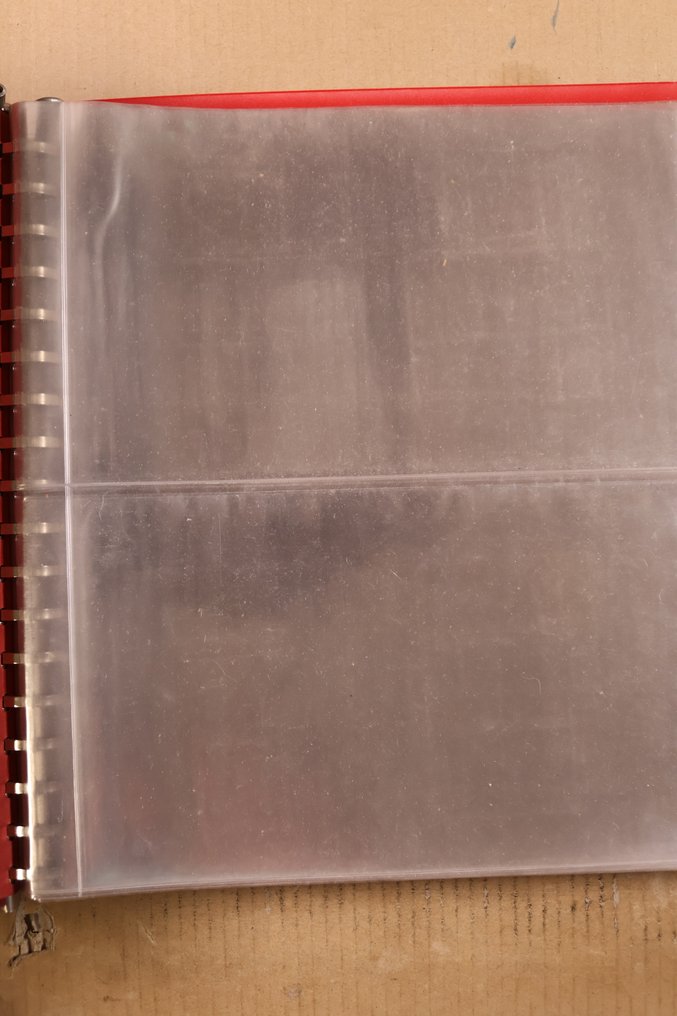 世界  - 4个空的Lindner环形夹配有PSII套，用于FDC、信件等。 #4.3