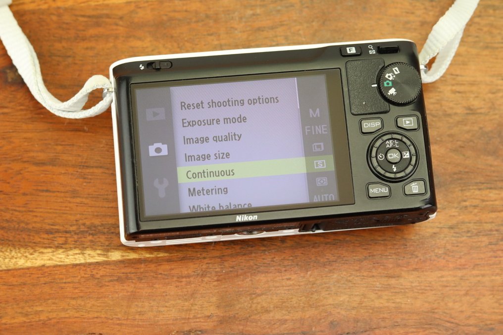 Nikon 1, J1 Body + Accessoires Digital camera #2.1