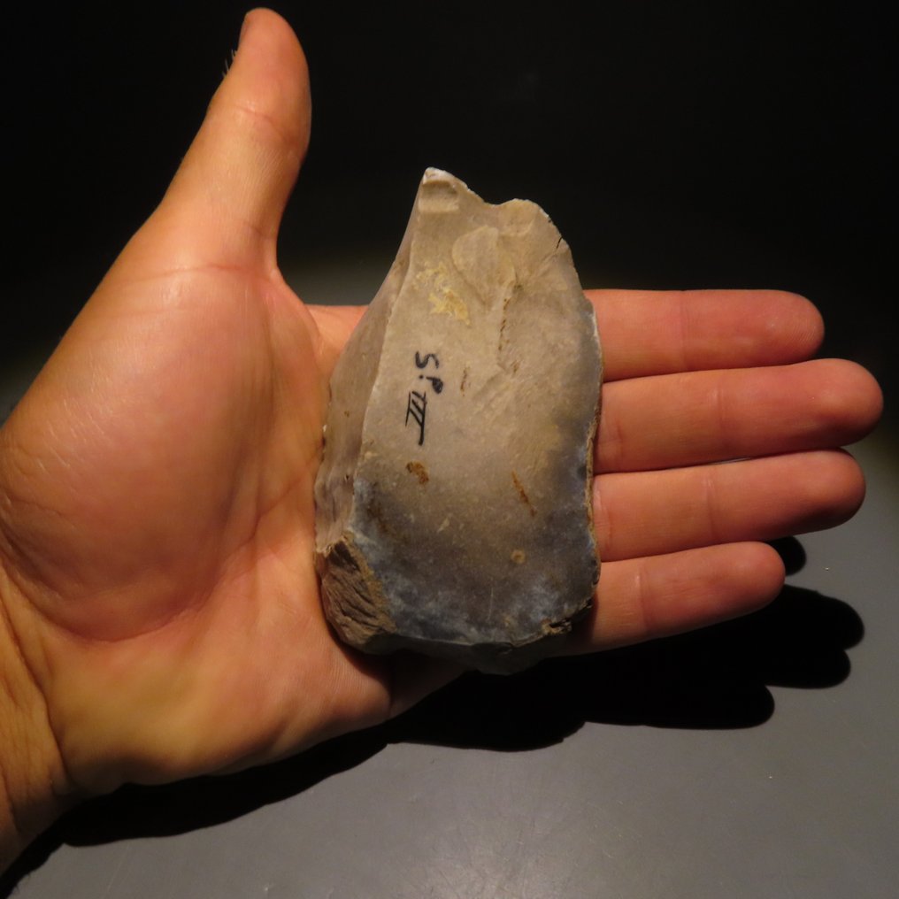 Νεολιθική Πυρόλιθος Εργαλείο. Spiennes, 4500-3500 π.Χ. Ύψος 9,5 εκ. Άδεια Εισαγωγής Ισπανίας. (χωρίς τιμή ασφαλείας) #4.3