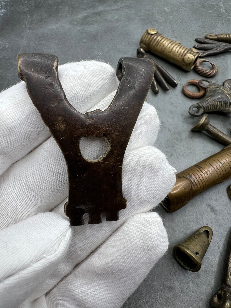 Ποσότητα 30 παλαιά μπρούτζινα beads και κρεμαστά - Νίγηρας και άλλα. - Lobi - Μπουρκίνα Φάσο  (χωρίς τιμή ασφαλείας) #3.2