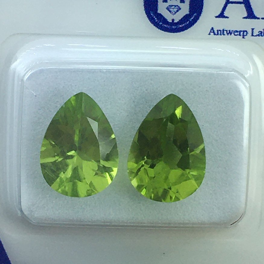 Zonder minimumprijs - 2 pcs  Groen Olivijn  - 5.19 ct - Antwerp Laboratory for Gemstone Testing (ALGT) - Intense groene peridoot #1.0