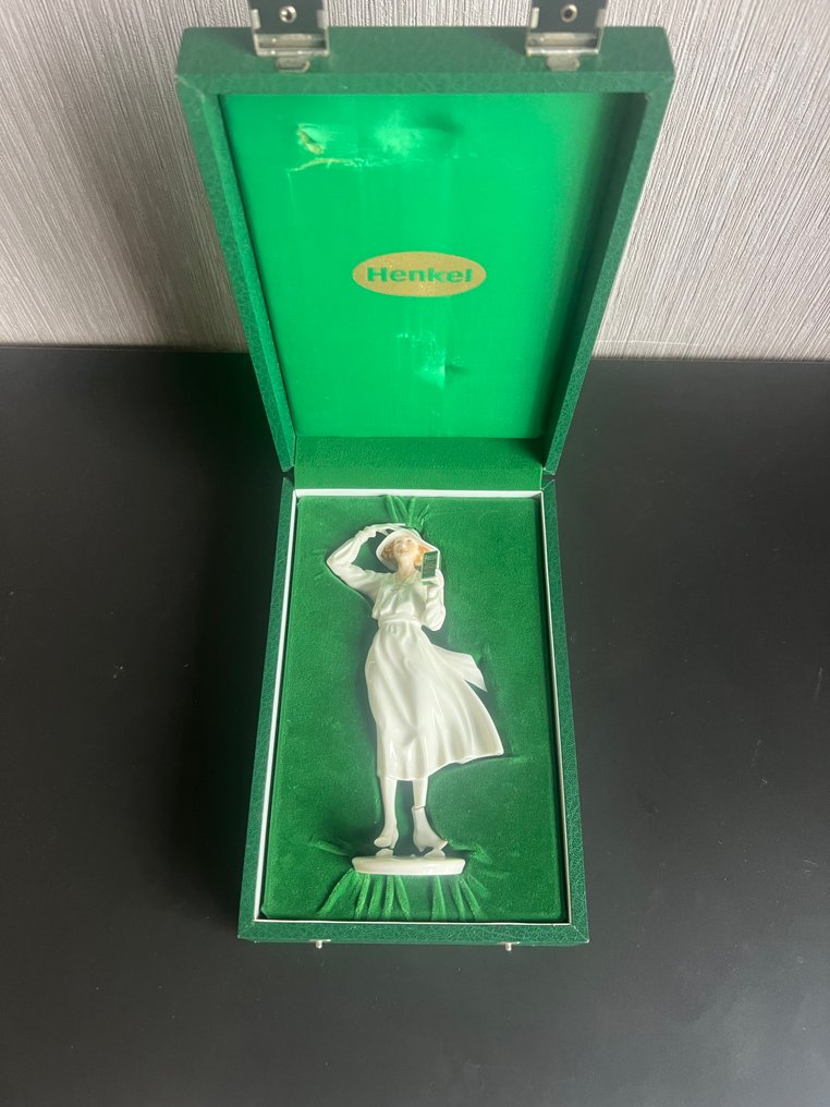 Hutschenreuther - Φιγούρα - Dame met Persil a/f - Πορσελάνη #1.0