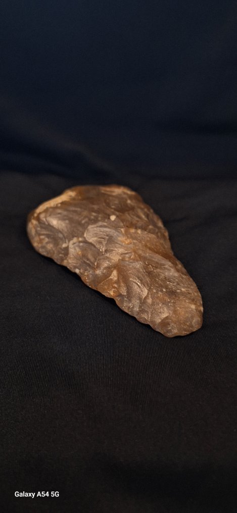 Παλαιολιθική Πυρόλιθος Τύπος biface τριγωνικός, νότια της Γαλλίας, το μεγάλο Pressigny, καστανό πυρίτης, συλλογή - 117 mm  (χωρίς τιμή ασφαλείας) #2.1