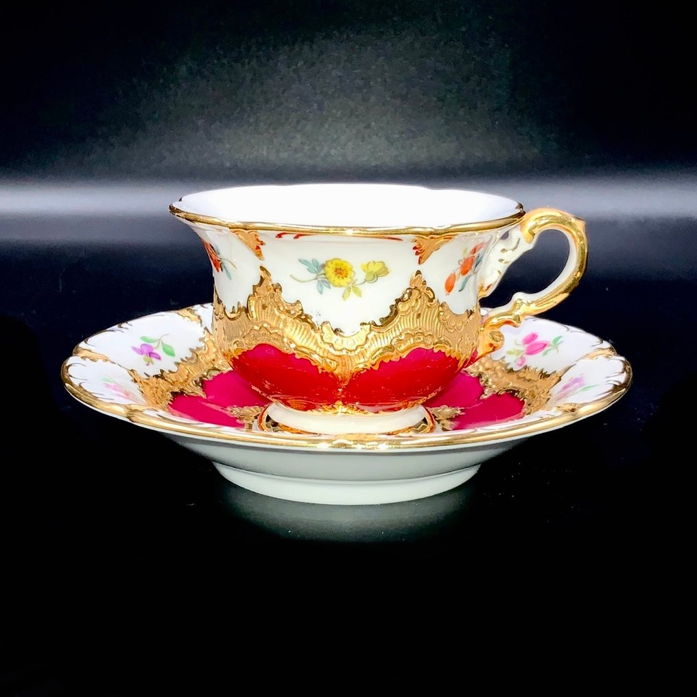 E.A.Leuteritz - Meissen - Coffee Cup and Saucer - "B-form" - Red Burgundy - ca 1950 - Kávéscsésze - Kézzel festett porcelán #1.0
