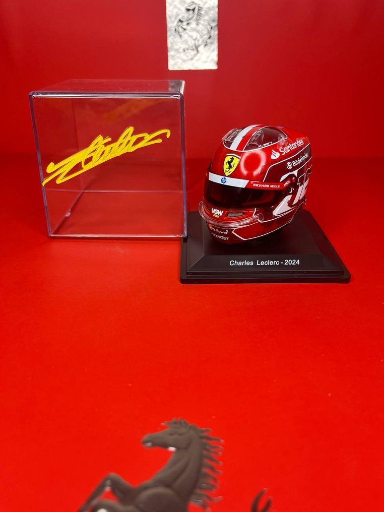 Ferrari - Season GP 2024 - Limited Edition - Charles Leclerc - Maßstab 1:5 Helm #1.0
