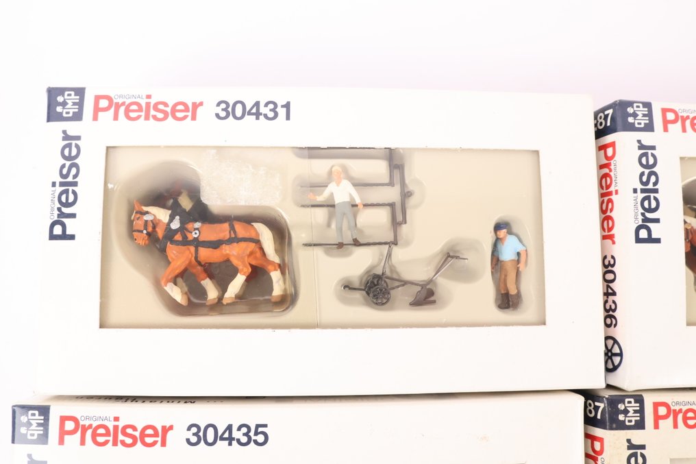 Preiser H0 - 30431/30435/30436/30477 - Machete tren (4) - Patru seturi cu cal și căruță și unelte agricole. #4.3