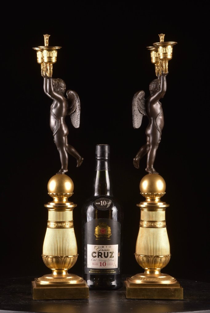 Candelabrum Pair of Charles X candlesticks with putti. (2) - Gilt bronze, Patinated bronze - Two-armed candlesticks #4.3