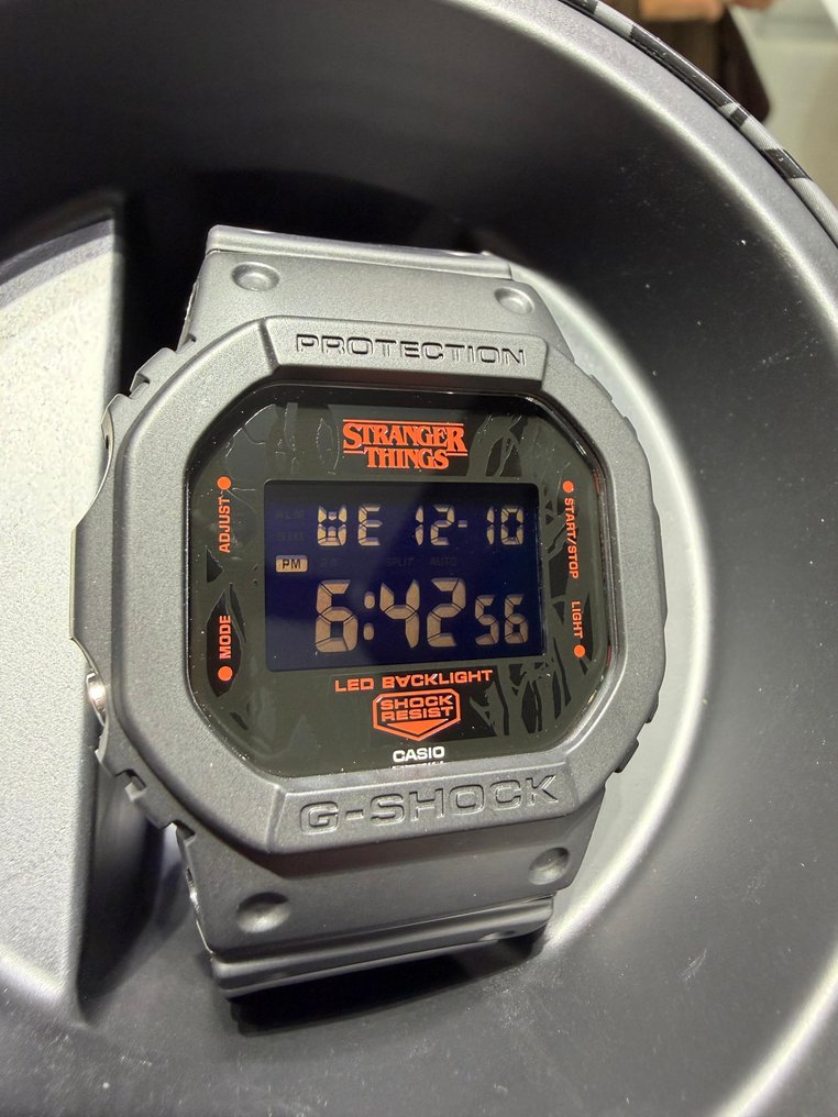 Casio - G-SHOCK x STRANGER THINGS - Special Edition - Sans prix de réserve - DW-5600STT-1 - Unisexe - 2025 #2.1