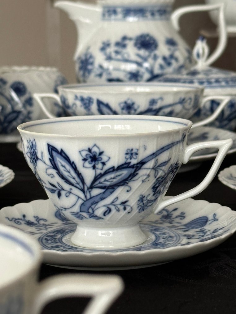 Royal Tettau - Speise- + Kaffee- Service für 8 Personen. ,,DRACHE MODELL'' - Service de table (59) - Motif à oignons en cobalt véritable - Porcelaine #4.3