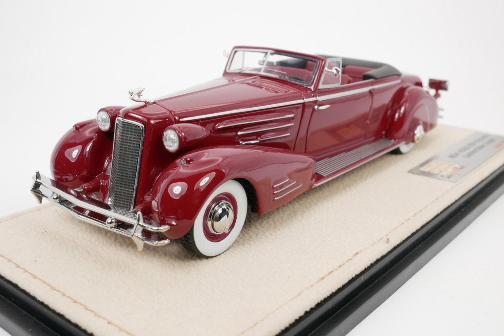 Stamp 1:43 - Modellauto - Cadillac 452D V16 Victoria convertible coupe open - no car trunk - 1934 #1.0