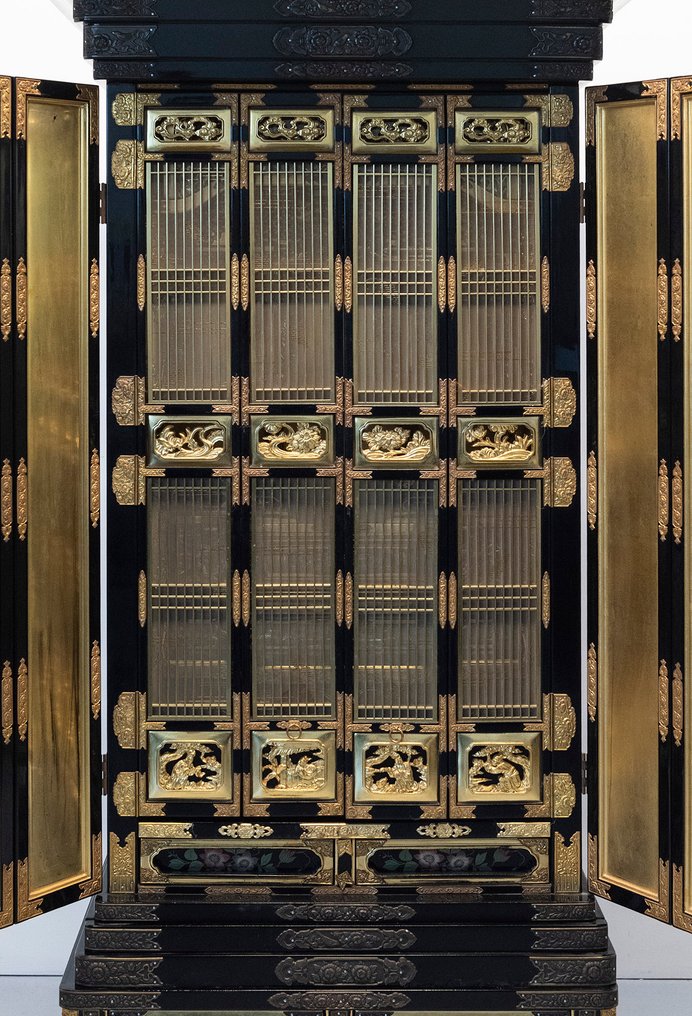 Kommodeskuffe - Træ, Metal, En japansk sort lakkeret butsudan med forgyldt indre - Japan - En japansk butsudan 仏壇 #3.2