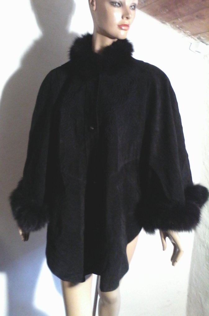 Artisan Furrier - Cape #1.0