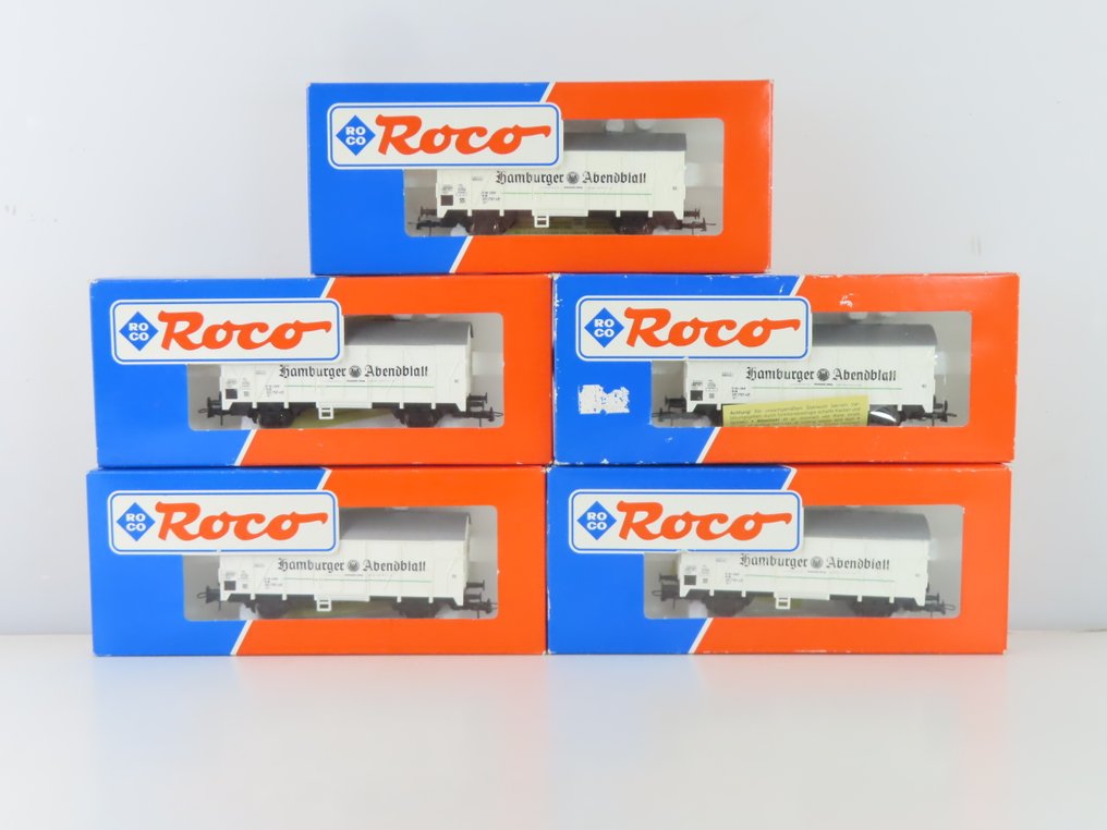 Roco H0 - 46014 - Modellbahn-Güterwagen (5) - 5x 2-achsige geschlossene Güterwagen mit Aufdruck 'Hamburger Abendblatt' - DB #3.2