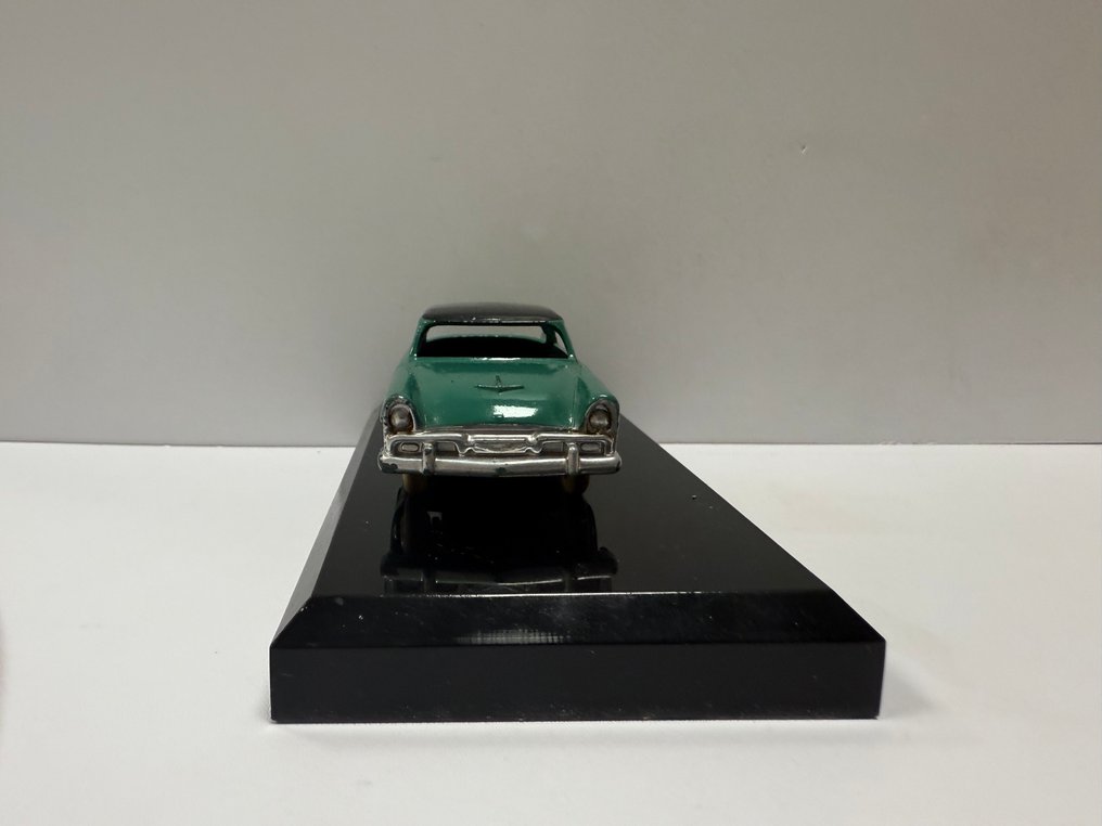 Dinky Toys - Modelauto - 24D Plymouth Belvedere - In een doos #2.1