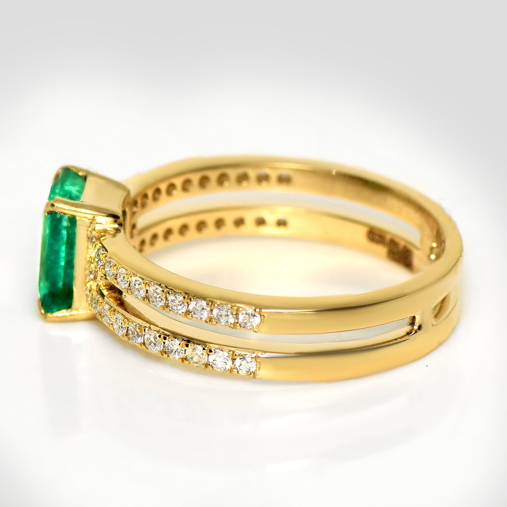 Ingen reservasjonspris - Ring - 14 karat IGI 1,01 ct ZAMBIA Intense Green, Gull - 1.33ct. tw. Smaragd - Diamant #3.2