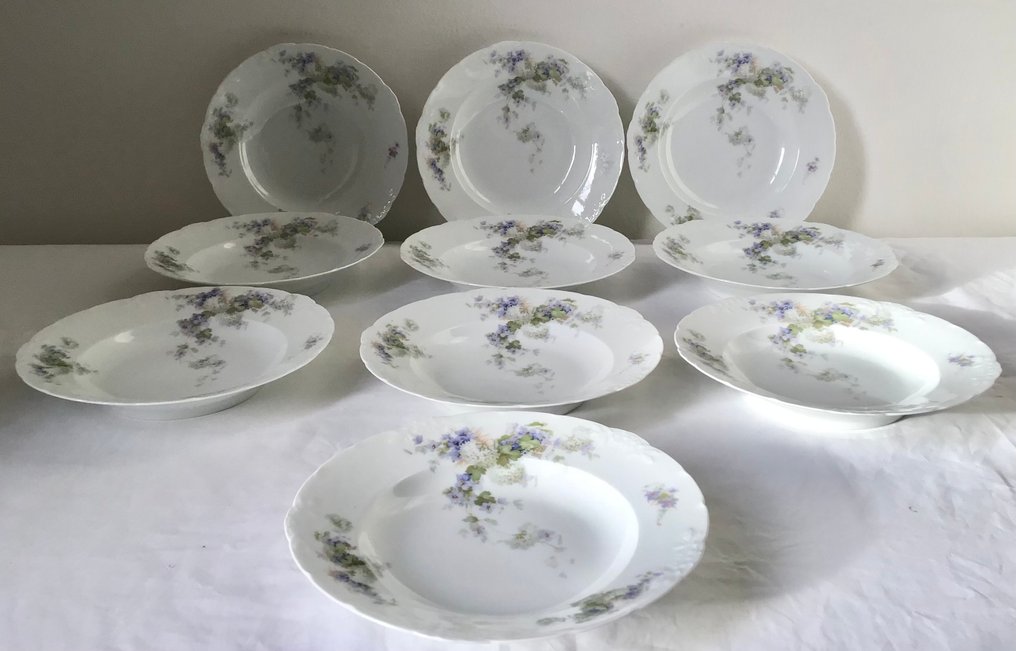 Thomas & Ens (Th. U. E.) - Σερβίτσιο δείπνου (10) - Βαθιά πιάτα από πορσελάνη, χειροποίητα ζωγραφισμένα σε στυλ Art Nouveau με μοβ και λευκά λουλούδια. #1.0