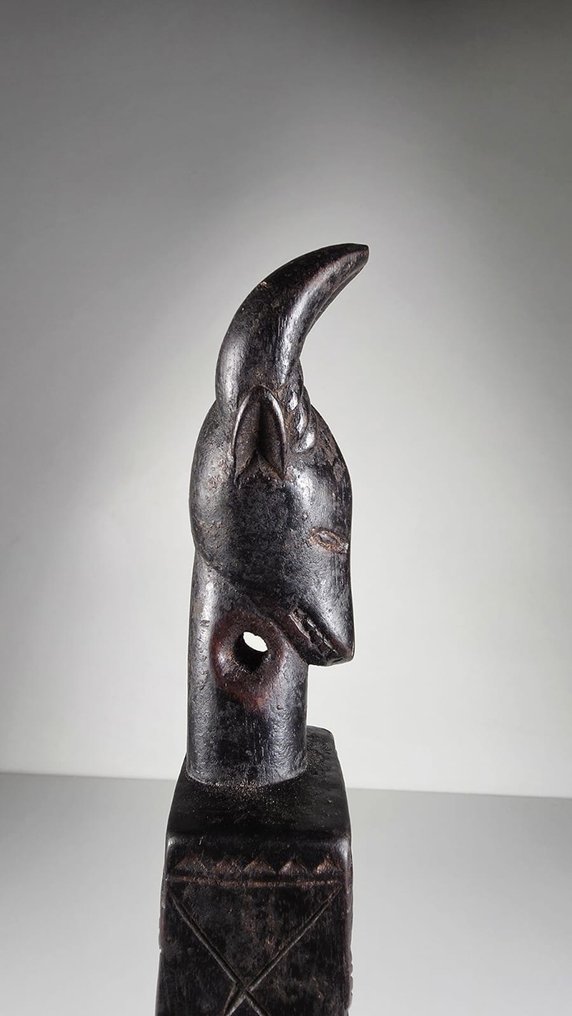 Puinen kudontatyöhön tarkoitettu pyörä. - Gouru - Norsunluurannikko  (Ei pohjahintaa) #3.2