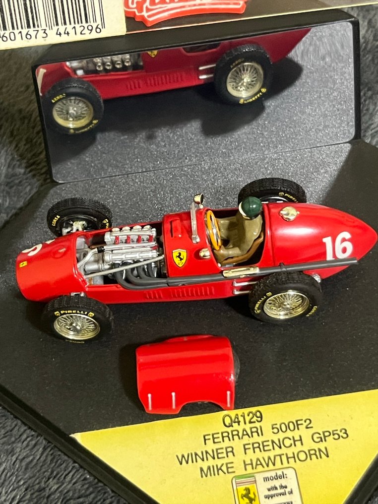Quartzo 1:43 - Modellauto - Ferrari 500F2 Winner French GP53 Mike Hawthorn - Reifen Undercover (Wärmeunterstützung für Räder unter der Motorhaube) #4.3