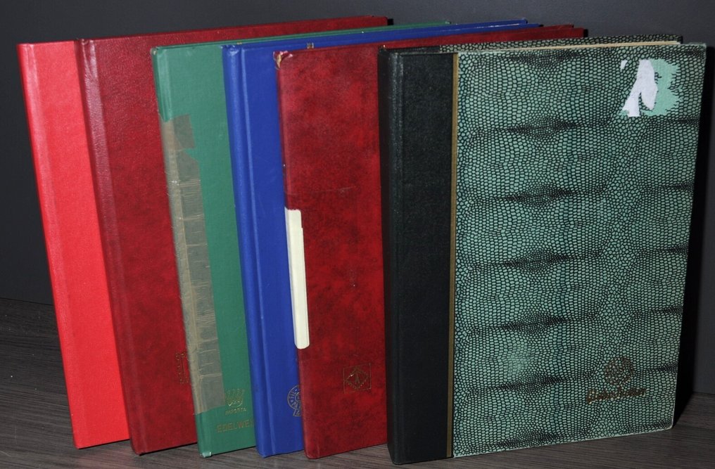 世界  - 整理批次，包含多个国家，在一堆库存册中（241 张照片） #1.0